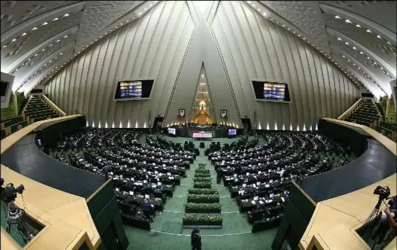 انقلابی گری، گروگان برخی تازه واردهای باجگیر نشود

