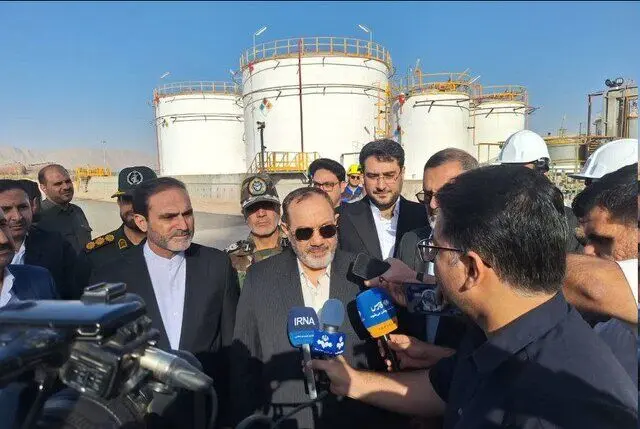 با حضور وزیر دفاع، احداث بزرگترین نیروگاه خورشیدی پتروشیمی کشور آغاز شد / فیلم

