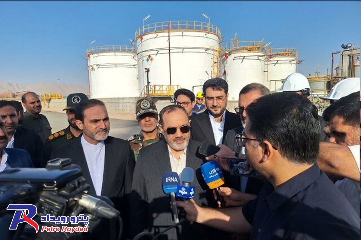 با حضور وزیر دفاع، احداث بزرگترین نیروگاه خورشیدی پتروشیمی کشور آغاز شد / فیلم

