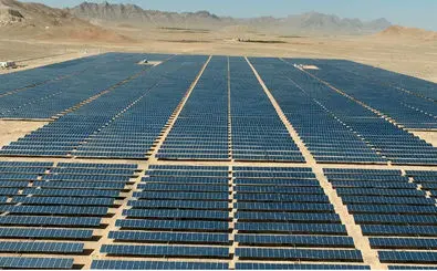  کلنگ زنی نیروگاه خورشیدی ۱۰۰ مگاواتی با حضور وزیر دفاع

