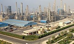 تندیس زرین نشان ملی تعهد به مسئولیت‌های اجتماعی در دستان "مارون"