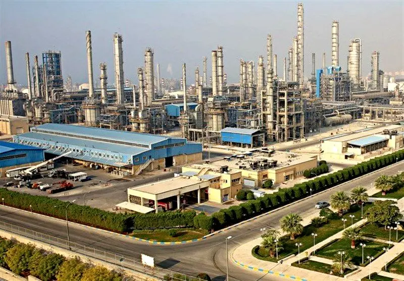 تندیس زرین نشان ملی تعهد به مسئولیت‌های اجتماعی در دستان "مارون"