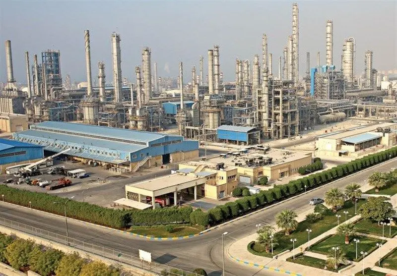تندیس زرین نشان ملی تعهد به مسئولیت‌های اجتماعی در دستان "مارون"